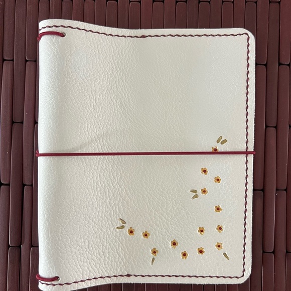 Elrohir B6 White leather Travelers Notebook - Picture 7 of 7